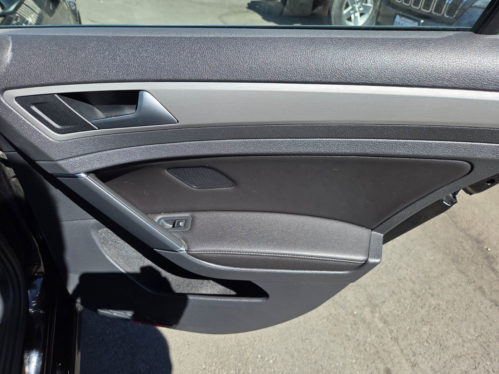 Used 2015 Volkswagen Golf TDI SE FWD image 11