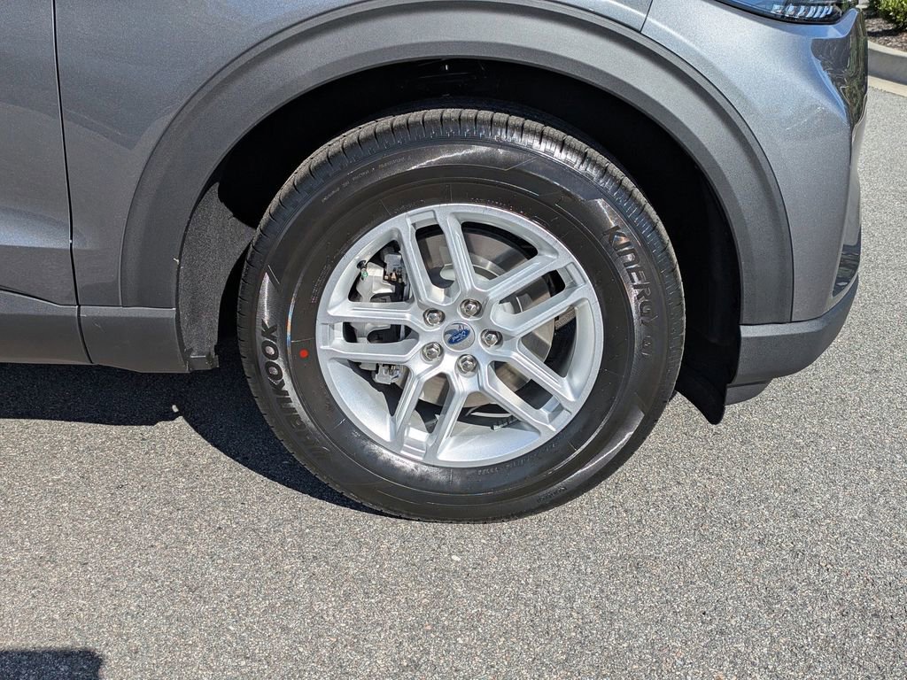 New 2026 Ford Explorer Active image 12
