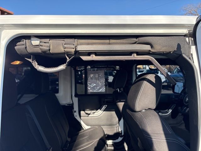 Used 2016 Jeep Wrangler Unlimited Sahara w/ Connectivity Group image 37
