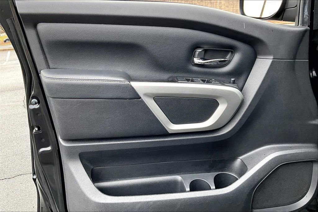Used 2019 Nissan Titan PRO-4X image 24