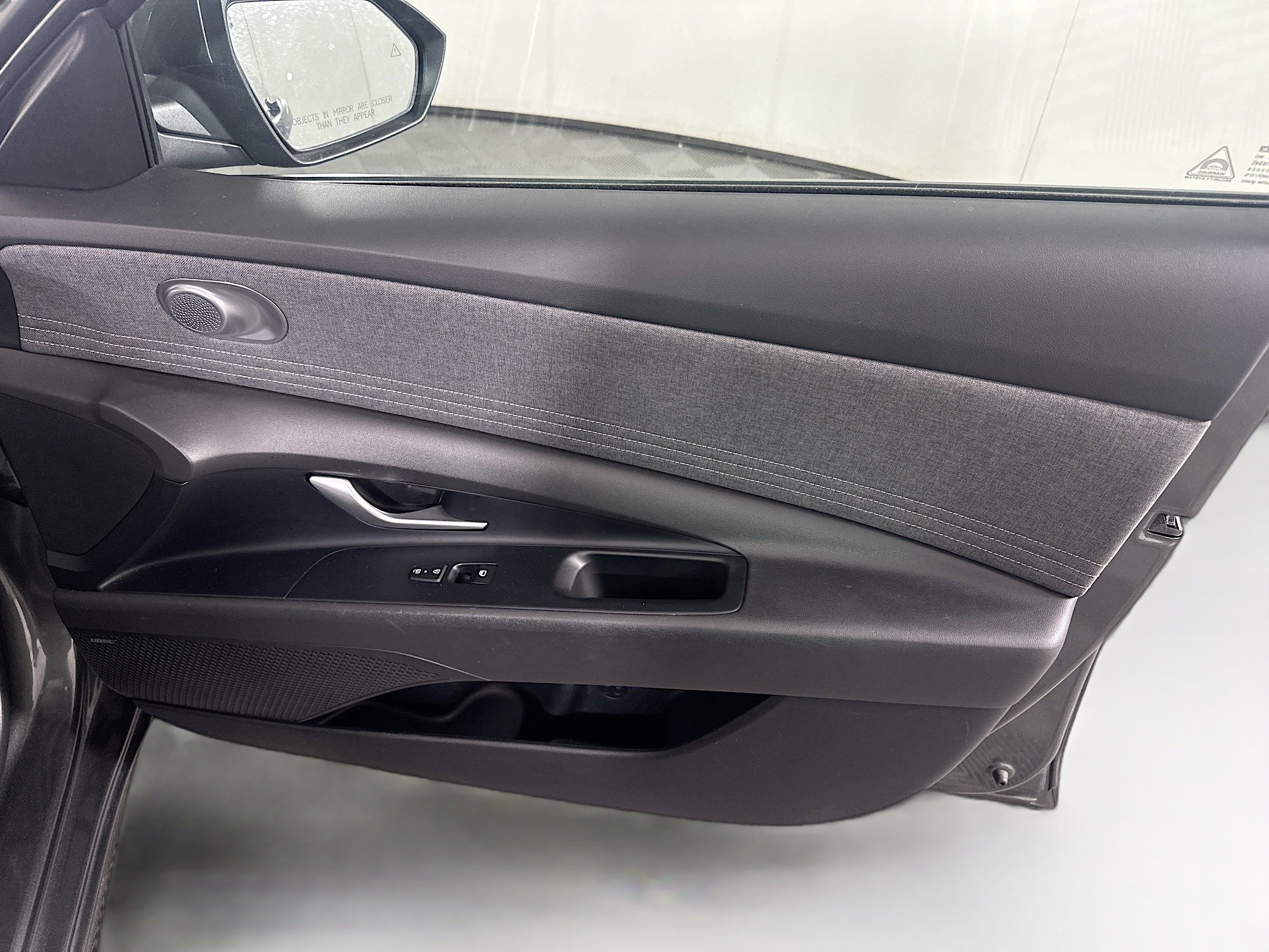 Used 2024 Hyundai Elantra Limited image 32