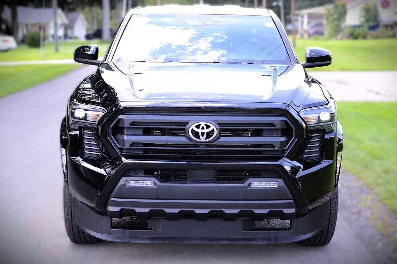 Used 2026 Toyota Tacoma SR5 AWD/4WD image 2