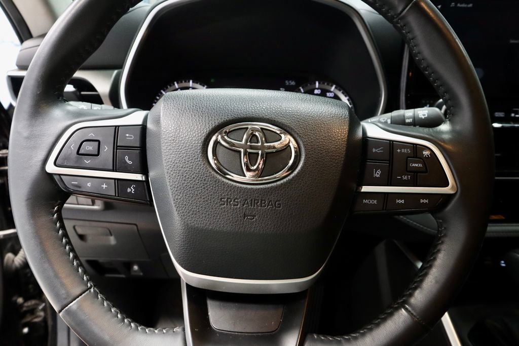 Used 2023 Toyota Highlander XLE AWD/4WD image 34