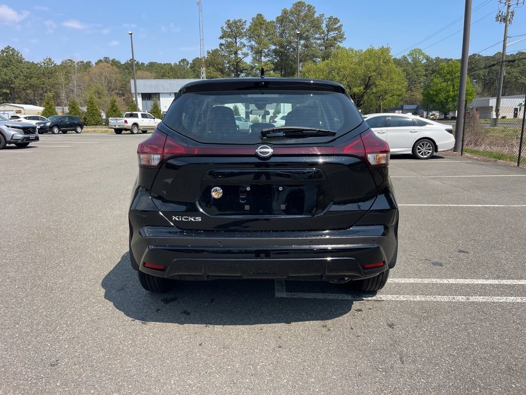 Certified 2025 Nissan Kicks Play S image 6