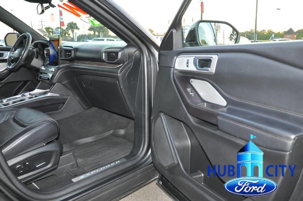 Used 2020 Ford Explorer Platinum w/ Premium Technology Package image 17