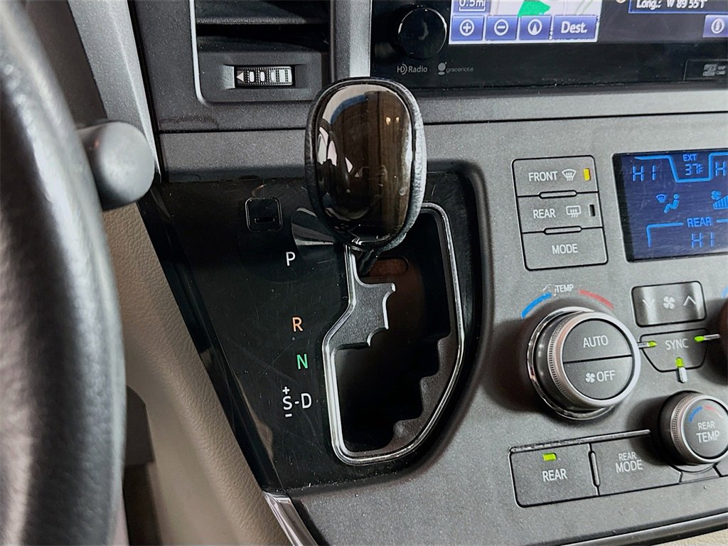 Used 2015 Toyota Sienna XLE Premium image 17