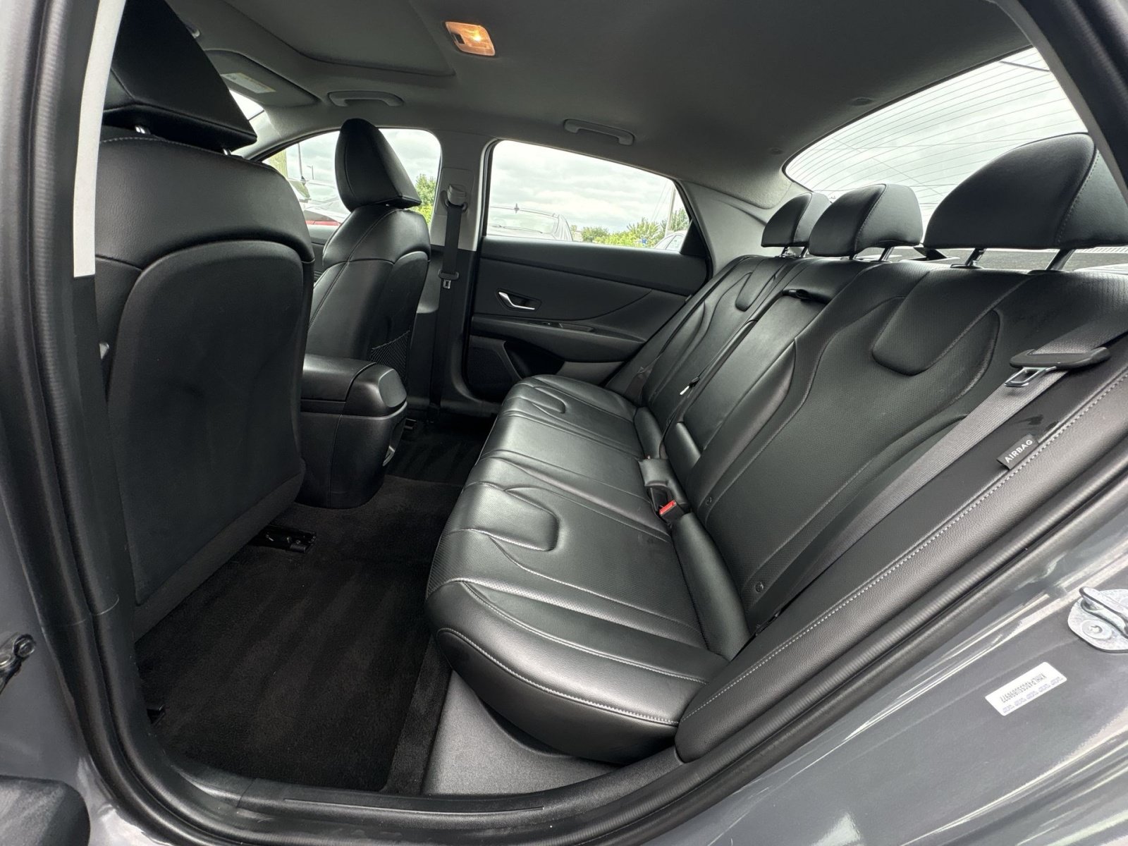 Certified 2025 Hyundai Elantra Limited FWD image 25