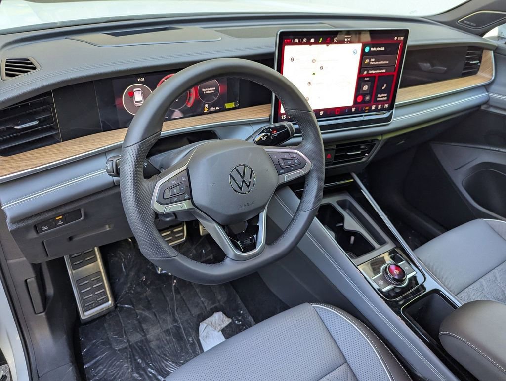 New 2025 Volkswagen Tiguan SE R-Line image 9