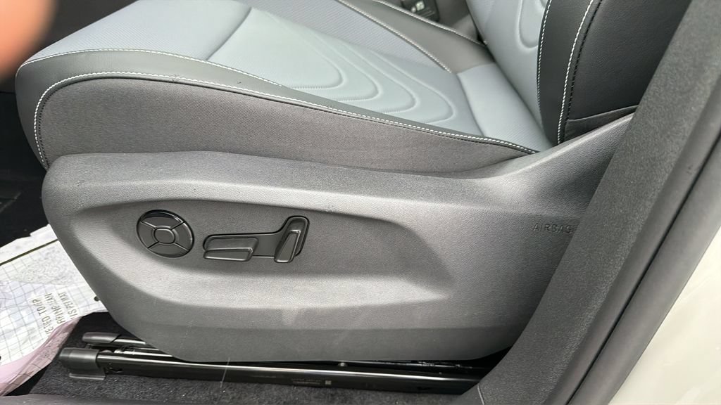 New 2026 Volkswagen Tiguan SE R-Line FWD image 18