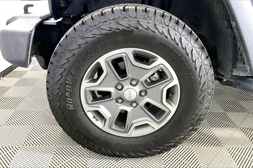 Used 2016 Jeep Wrangler Unlimited Rubicon w/ Dual Top Group image 7