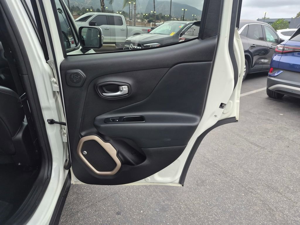 Used 2017 Jeep Renegade Limited image 34