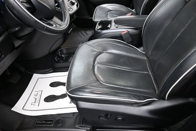 Used 2019 Chrysler Pacifica Limited w/ S Appearance Package FWD image 8