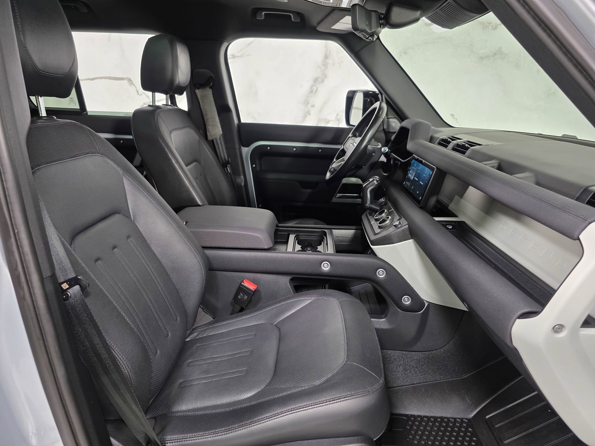 Used 2022 Land Rover Defender 110 X-Dynamic SE AWD/4WD image 3