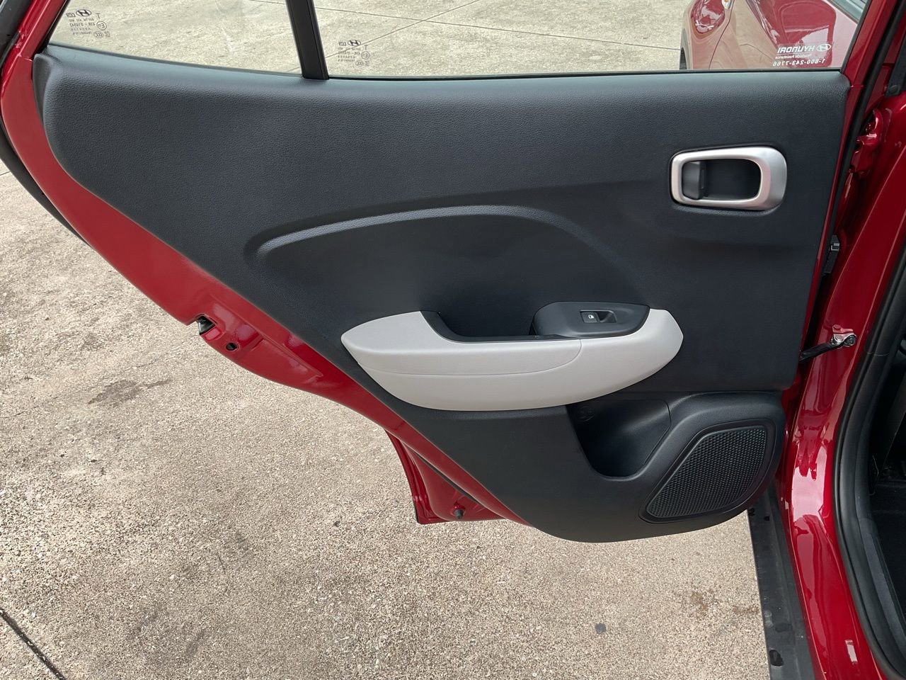 Used 2025 Hyundai Venue SEL FWD image 18