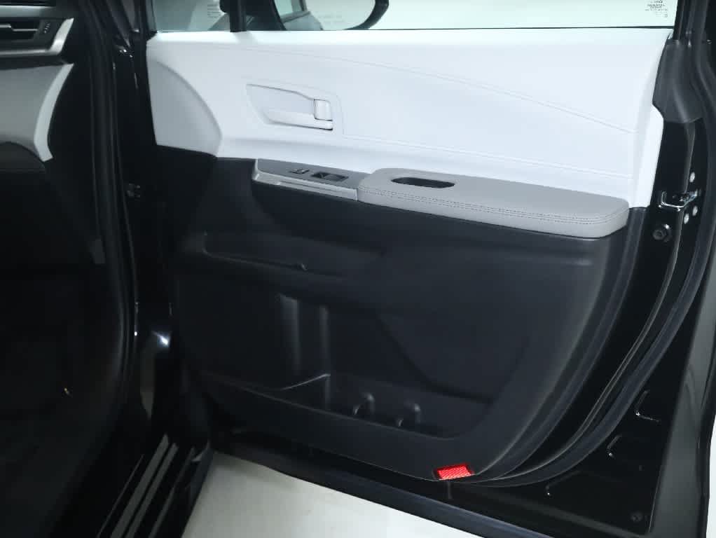 Certified 2026 Toyota Sienna LE AWD/4WD image 32