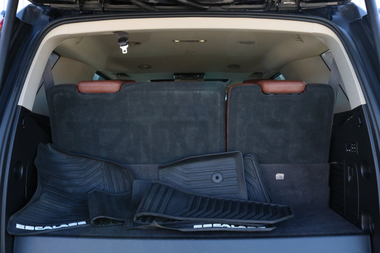 Used 2017 Cadillac Escalade Premium Luxury image 45