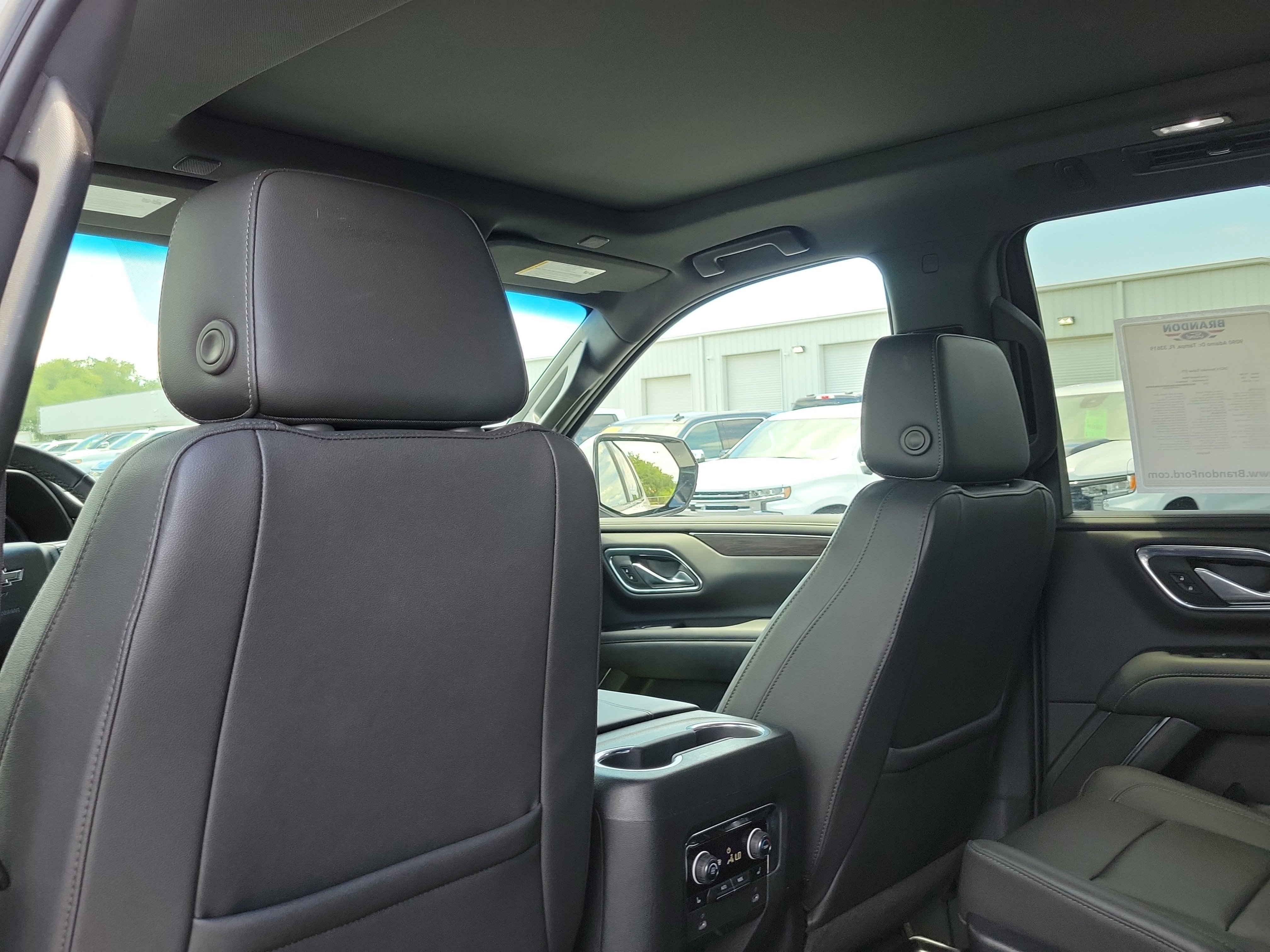 Used 2023 Chevrolet Tahoe Z71 w/ Luxury Package AWD/4WD image 15