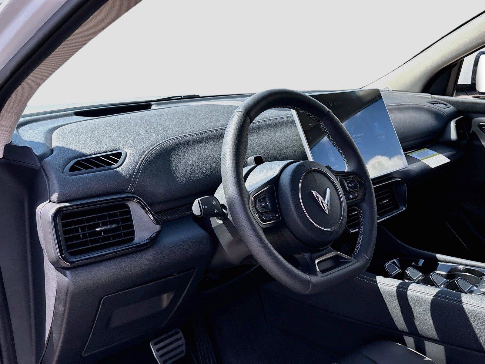 New 2027 VinFast VF 8 Eco AWD/4WD image 9