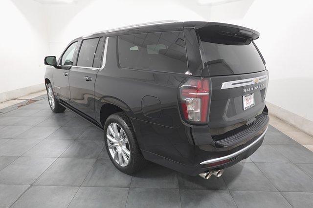 Used 2024 Chevrolet Suburban High Country w/ Premium Package image 3
