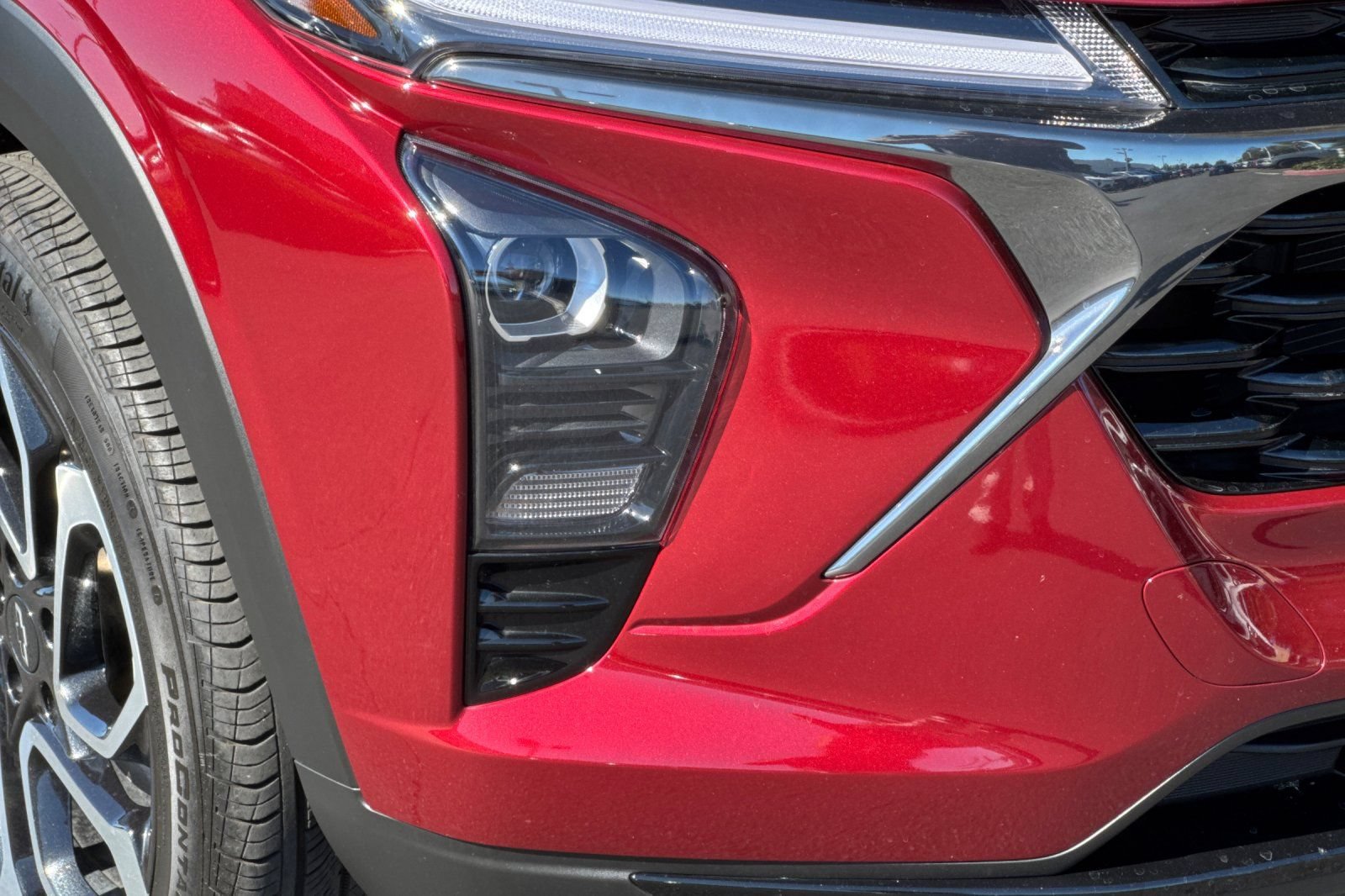 Used 2025 Chevrolet Trax RS FWD image 42