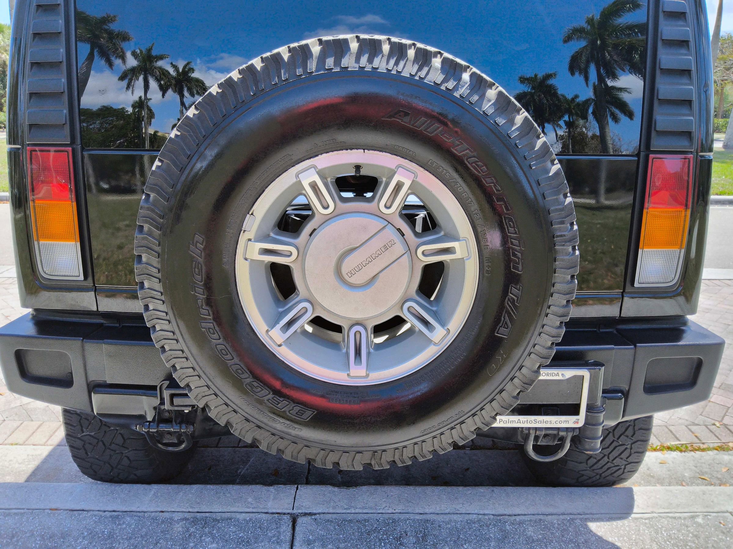 Used 2003 HUMMER H2 w/ Preferred Equipment Group image 44