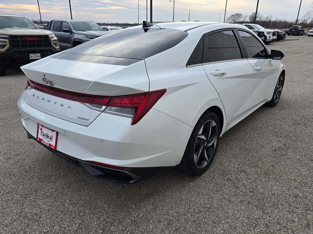Used 2021 Hyundai Elantra Limited image 4