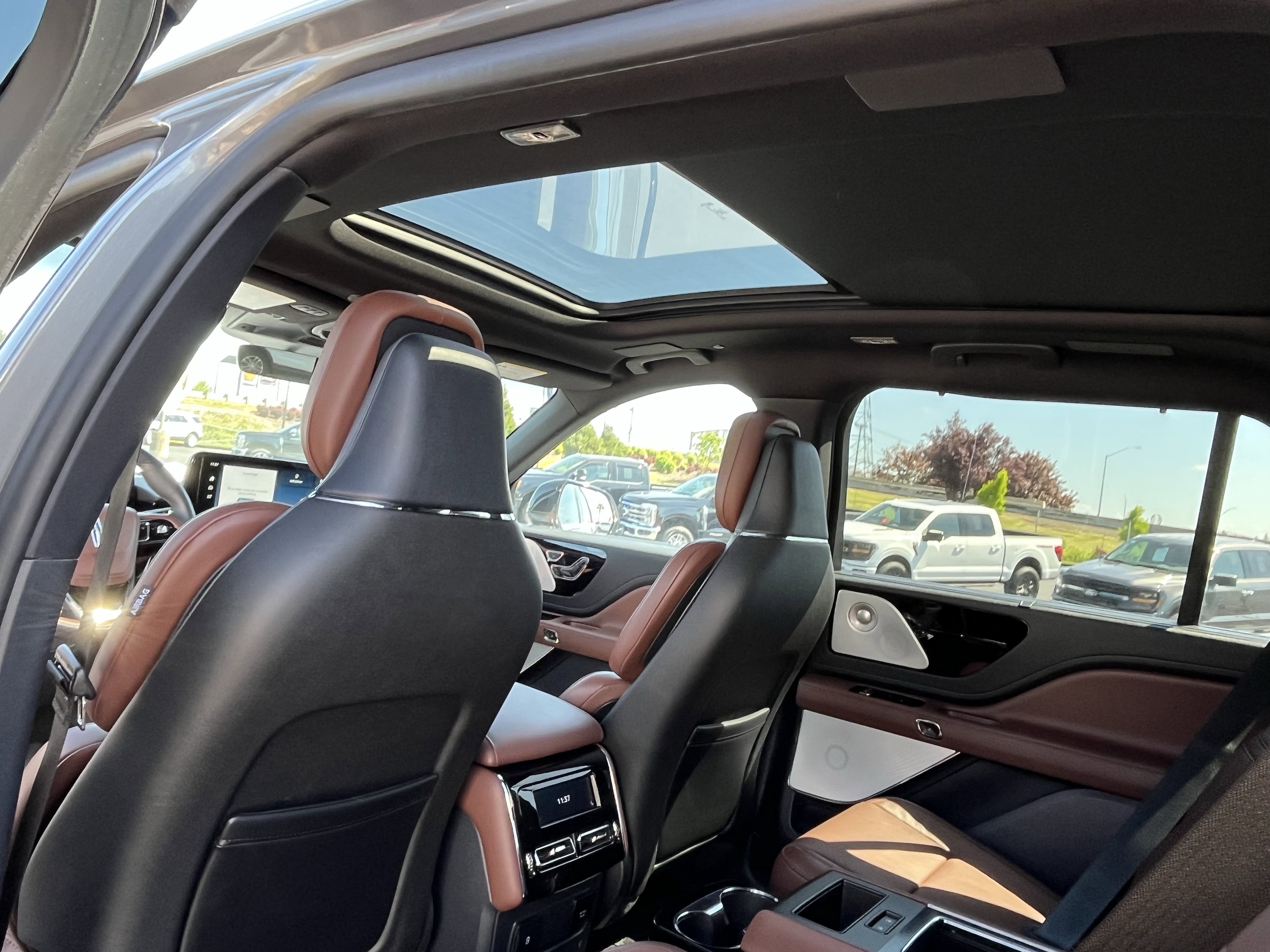 Used 2025 Lincoln Aviator Reserve w/ Equipment Group 201A AWD/4WD image 12
