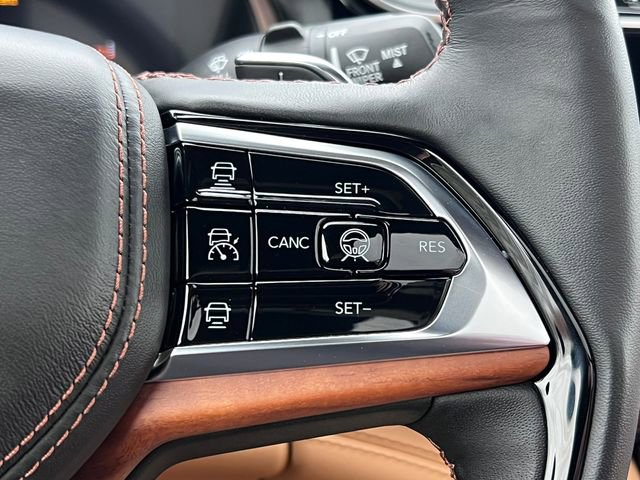 Used 2025 Jeep Grand Cherokee Summit AWD/4WD image 26