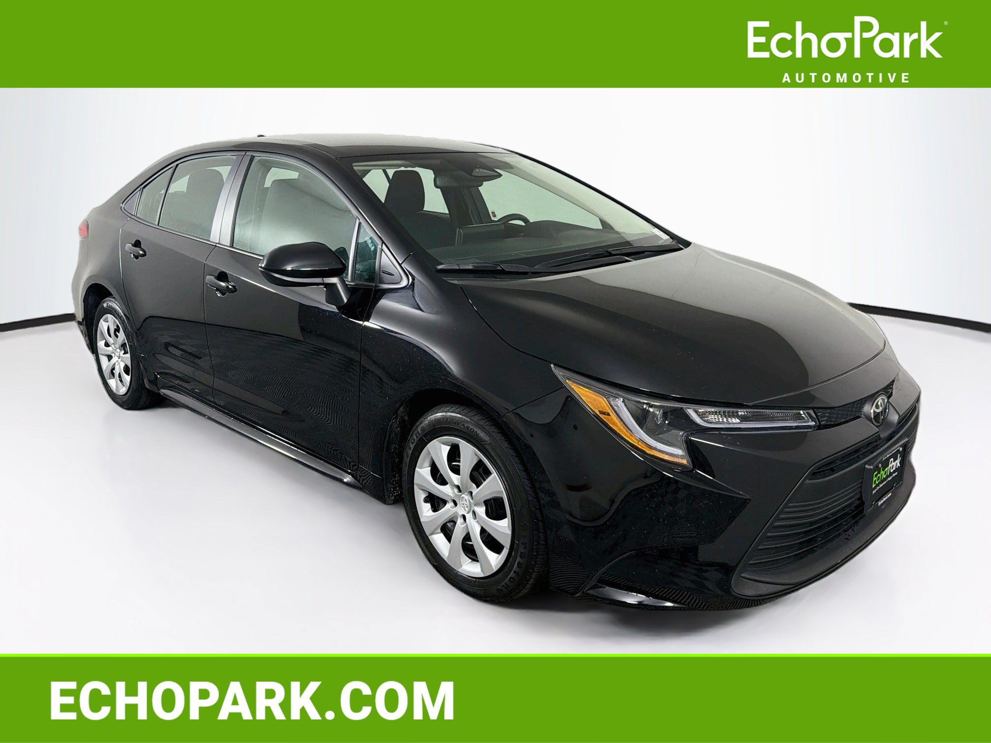 Used 2025 Toyota Corolla LE FWD image 1