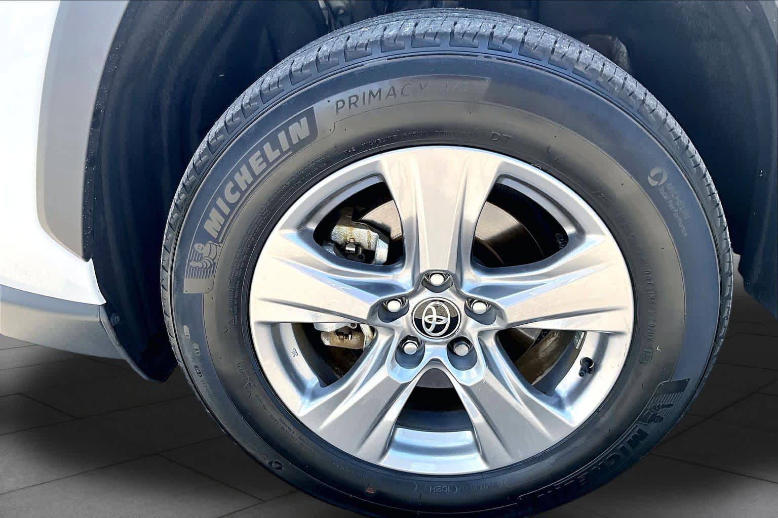 Used 2025 Toyota RAV4 XLE AWD/4WD image 11