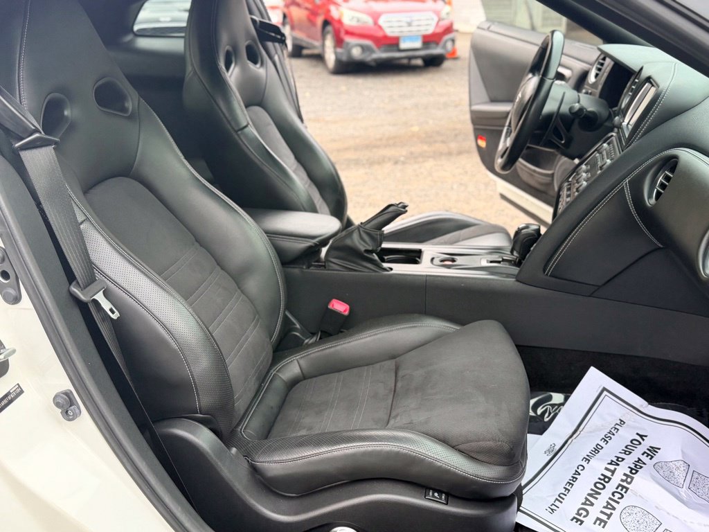 Used 2015 Nissan GT-R Premium AWD/4WD image 32
