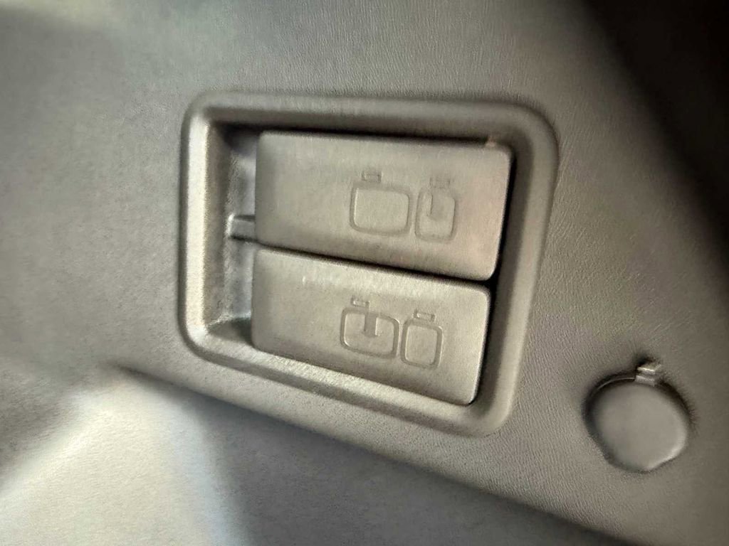 Used 2023 GMC Terrain AT4 image 31