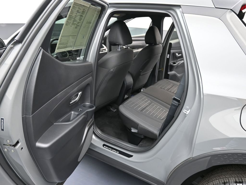 Used 2025 Hyundai Santa Cruz SE image 11