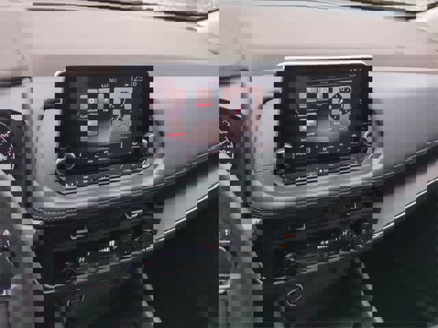 Used 2023 Nissan Rogue SV image 29