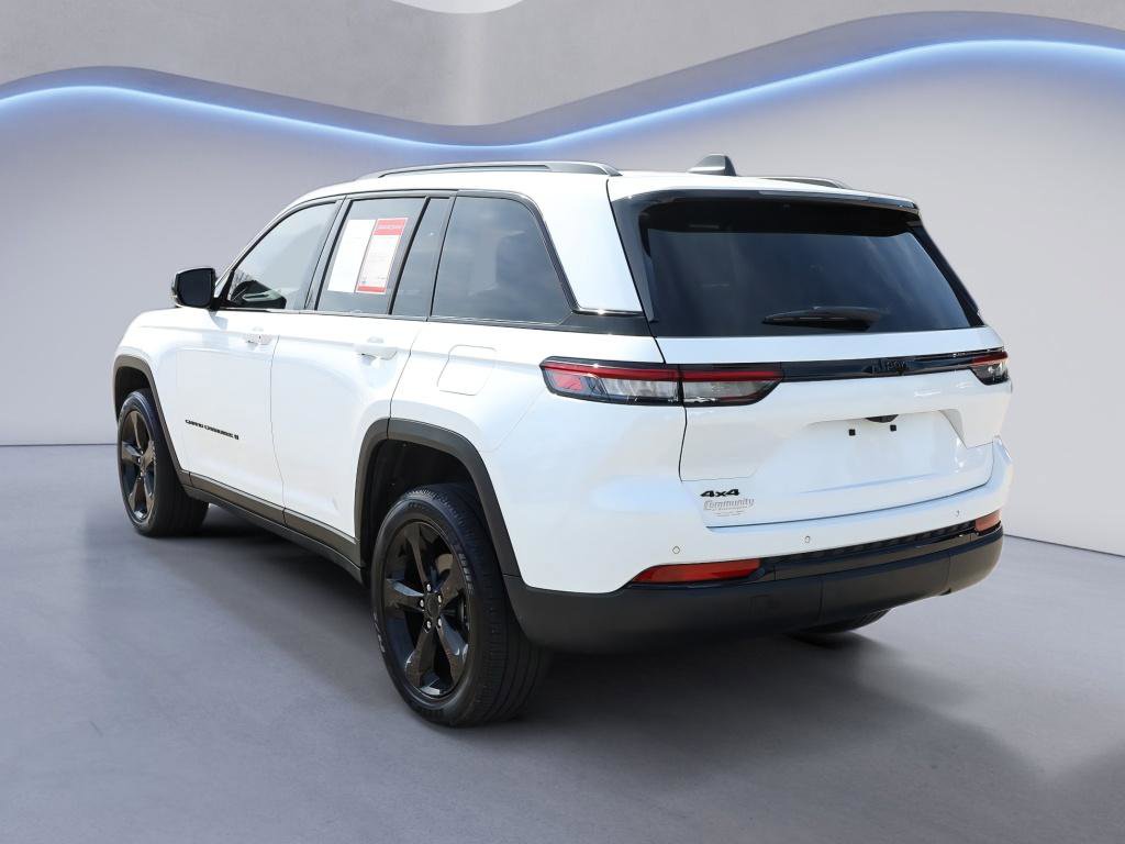 Used 2023 Jeep Grand Cherokee Altitude AWD/4WD image 5