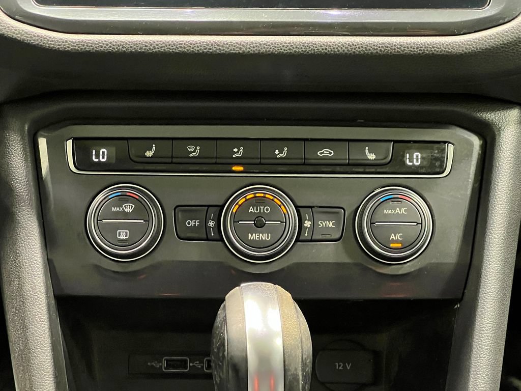 Used 2020 Volkswagen Tiguan SE AWD/4WD image 26
