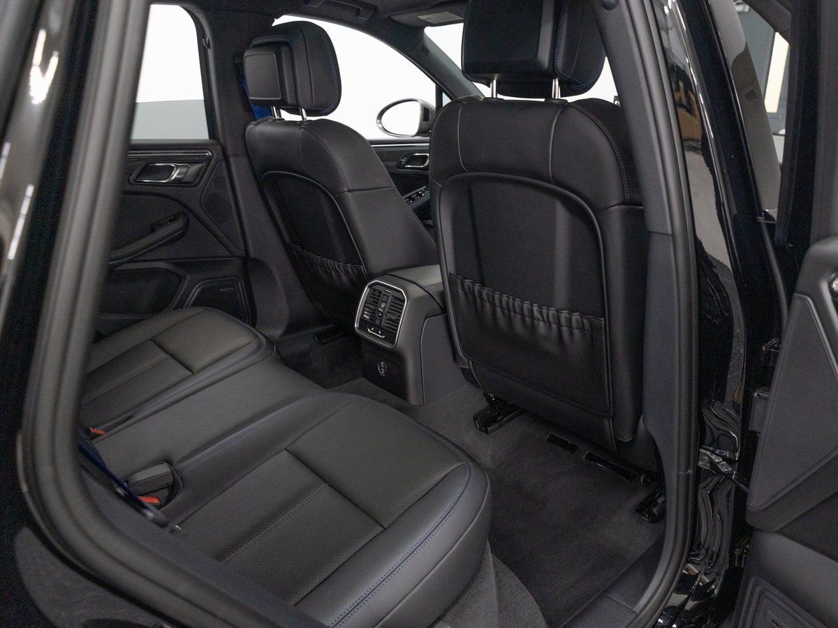 New 2026 Porsche Macan Turbo image 25