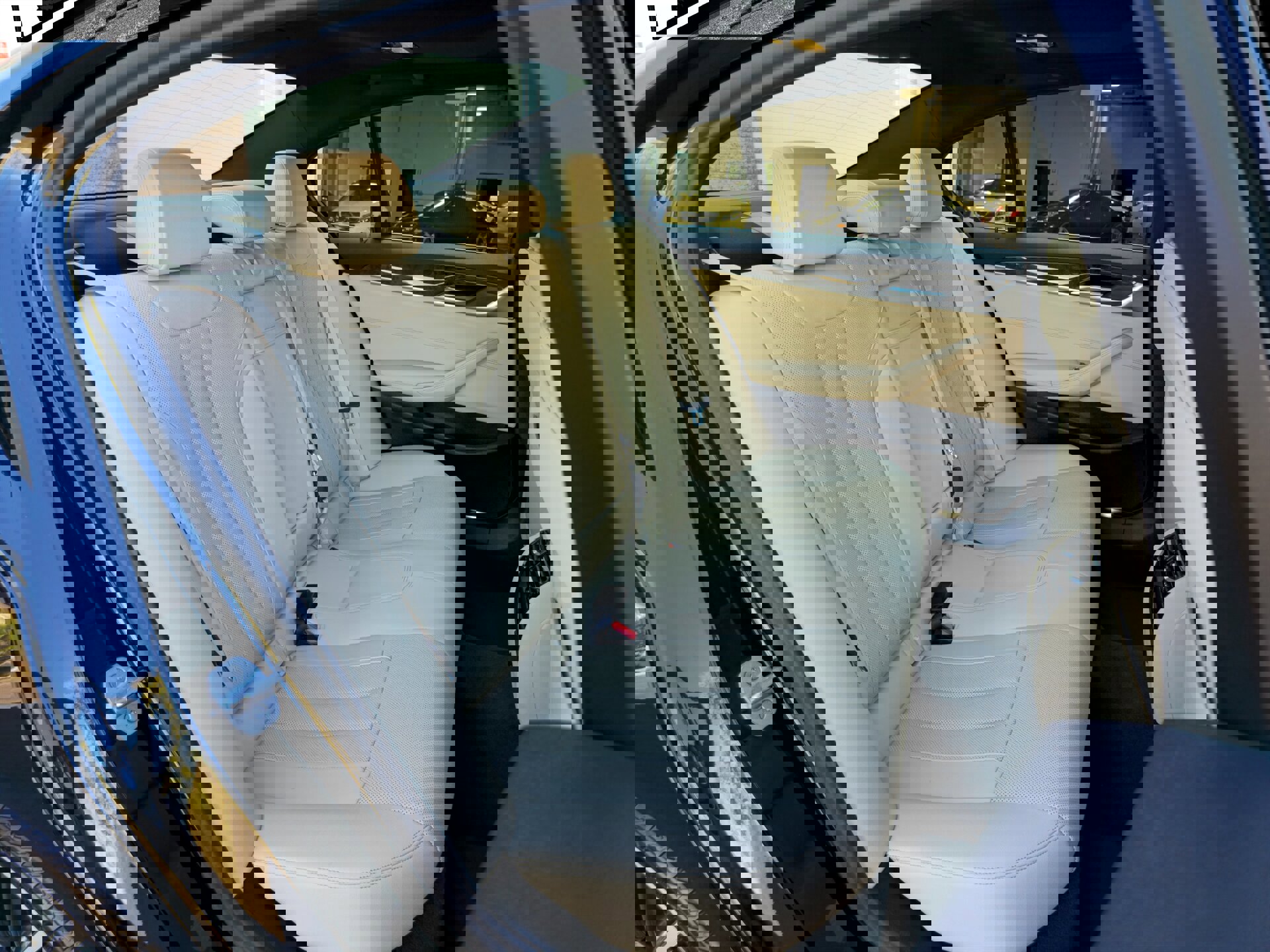 Used 2021 BMW 530e w/ Parking Assistance Package image 36