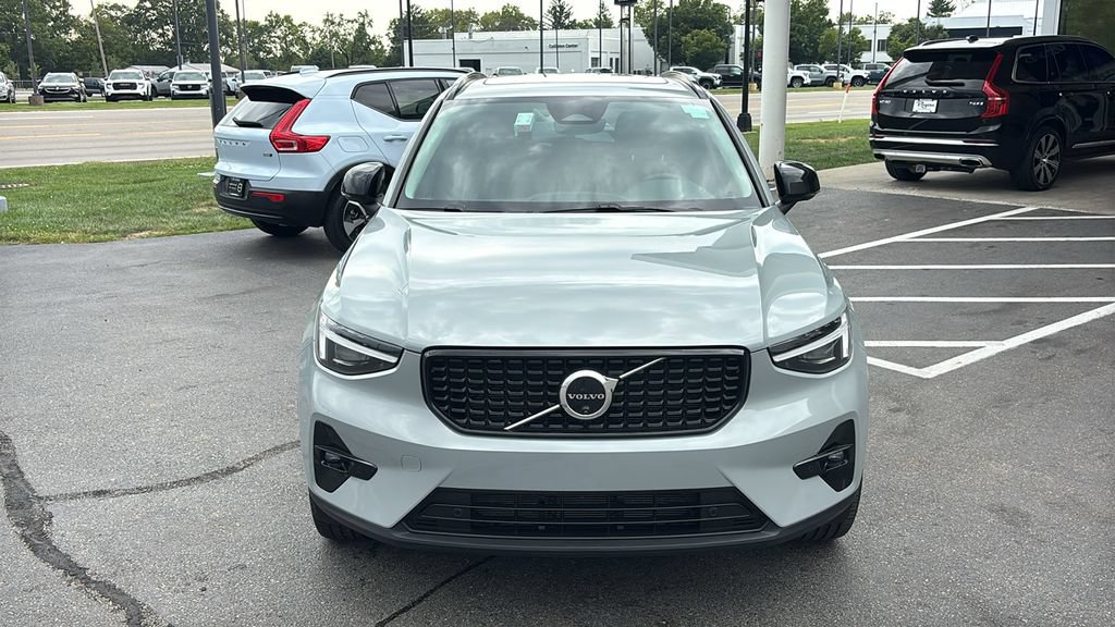 Used 2026 Volvo XC40 B5 Plus AWD/4WD image 4