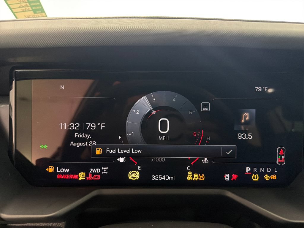 Used 2025 GMC Acadia AT4 w/ Luxury Package AWD/4WD image 18