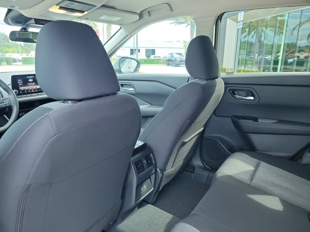 Used 2026 Nissan Rogue SV FWD image 17