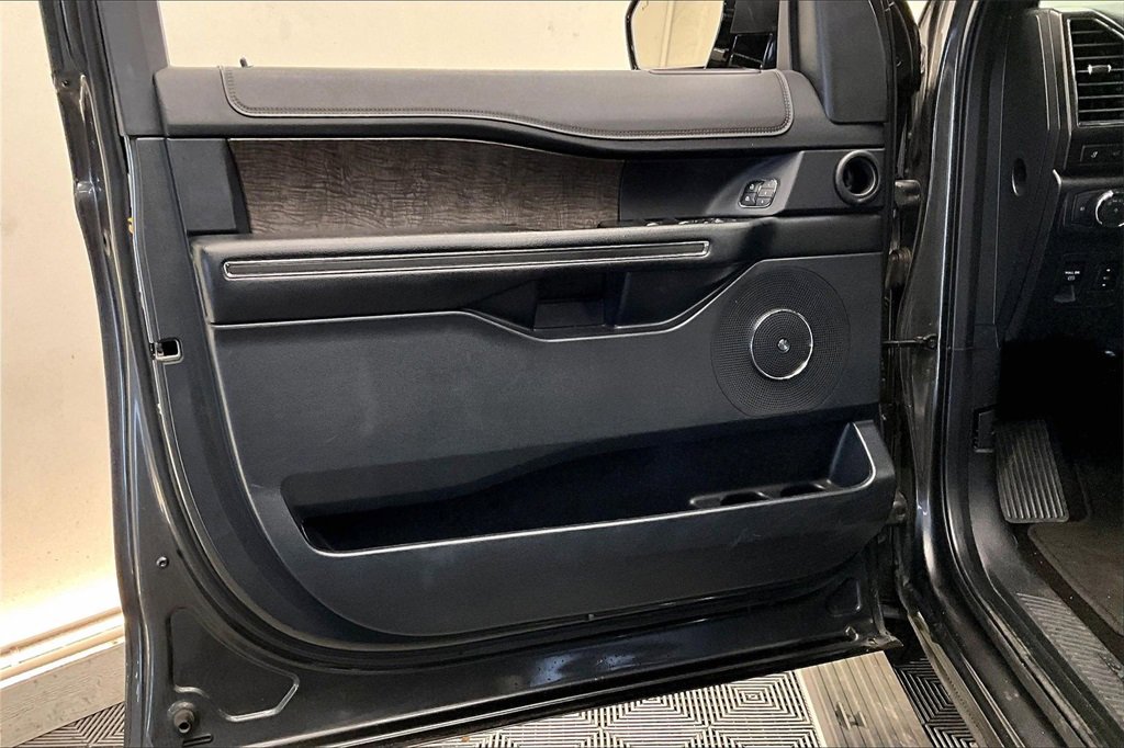 Used 2021 Ford Expedition Max Limited image 24