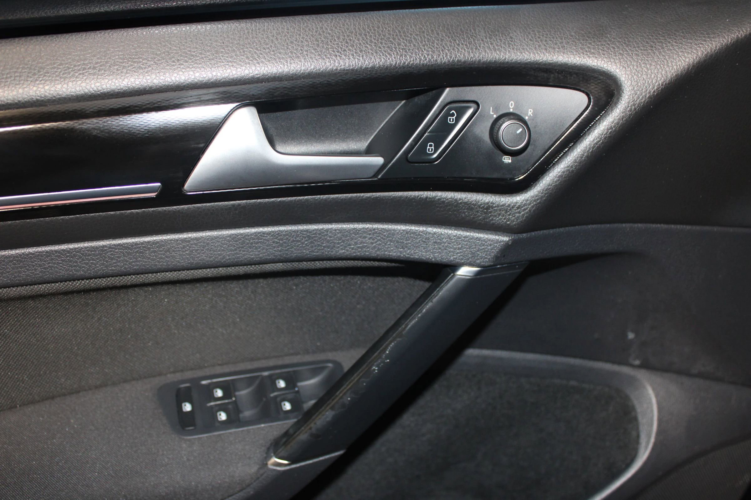 Used 2017 Volkswagen GTI S image 8