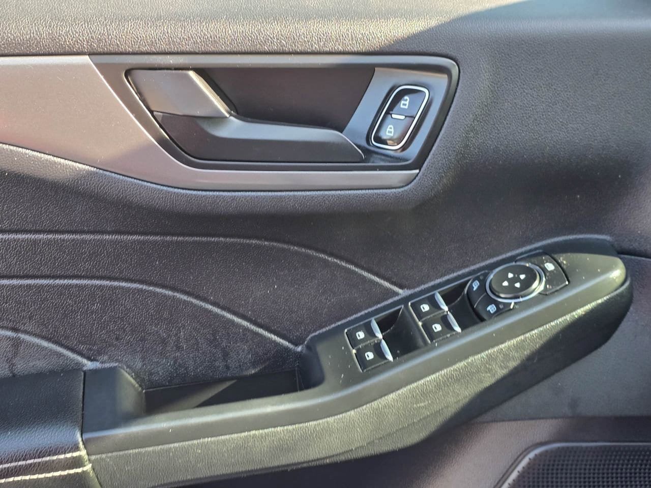 Used 2023 Ford Escape Active w/ Tech Pack #1 AWD/4WD image 9