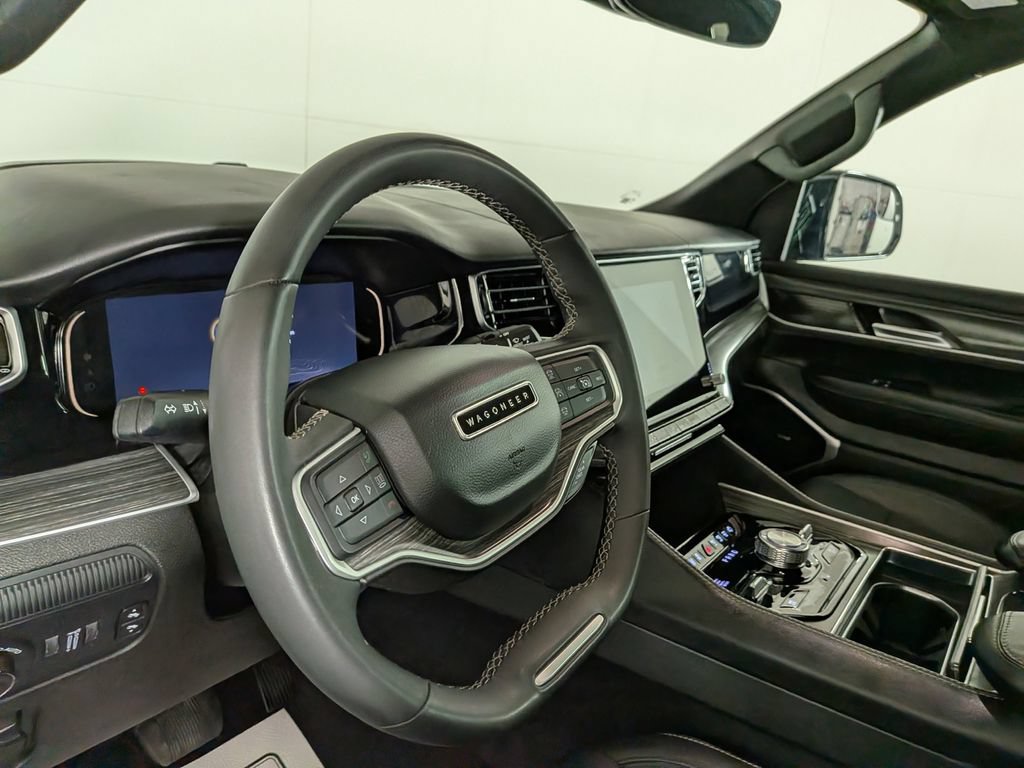 Certified 2023 Jeep Wagoneer L Series III w/ Premium Group I AWD/4WD image 24