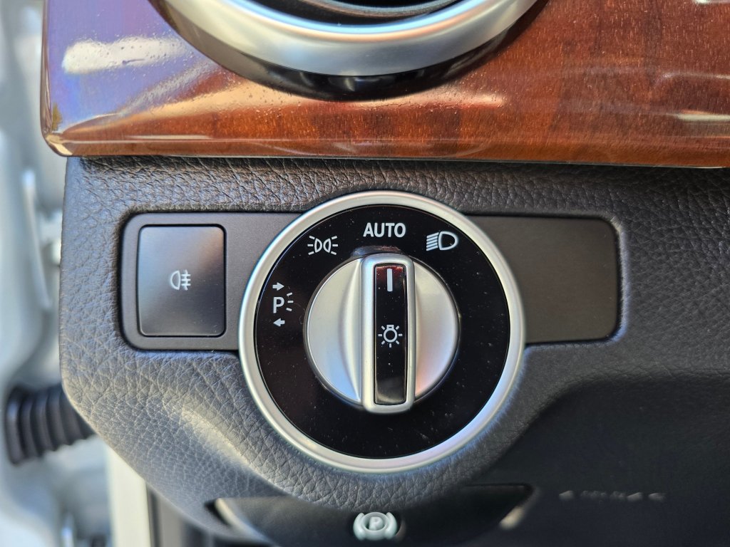Used 2013 Mercedes-Benz GLK 350 4MATIC image 36