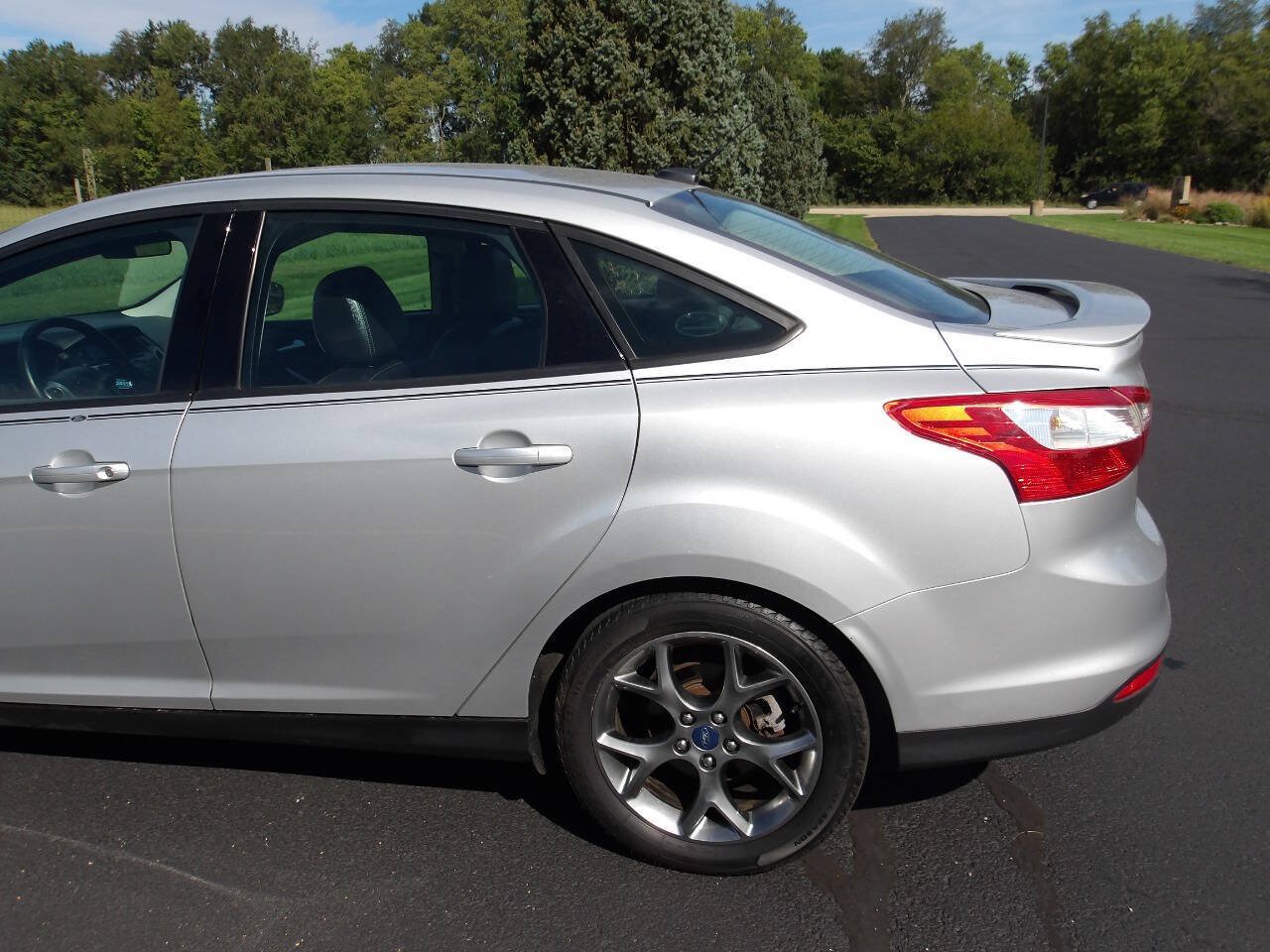 Used 2014 Ford Focus SE w/ Equipment Group 201A FWD image 33