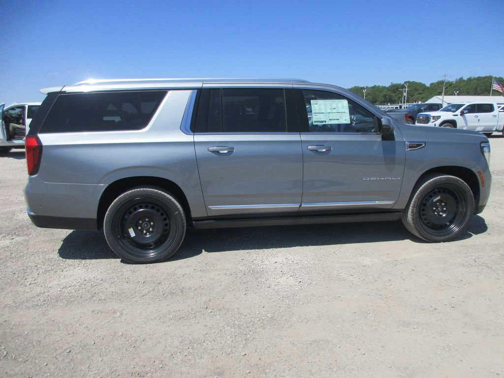 New 2026 GMC Yukon XL Denali w/ Denali Reserve Package AWD/4WD image 3