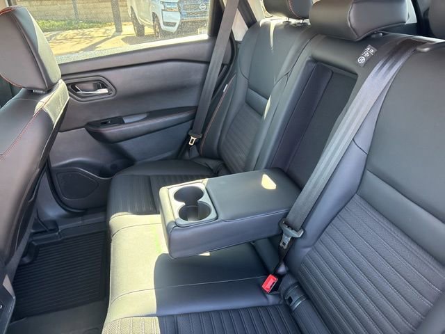 Used 2025 Nissan Rogue SV AWD/4WD image 29