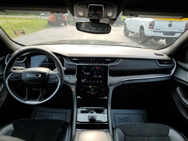Used 2023 Jeep Grand Cherokee Altitude AWD/4WD image 17